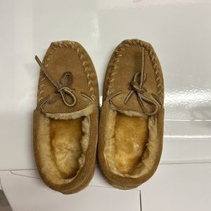 L.L.Bean kids wicked good slippers size 11